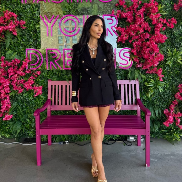 Meet your Posher, Erika - Picture 1 of 6